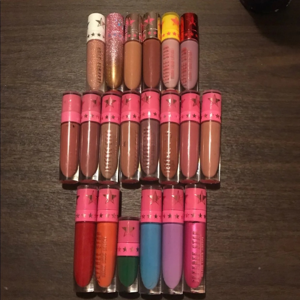 17 Jeffree Star Velour Liquid Lipsticks